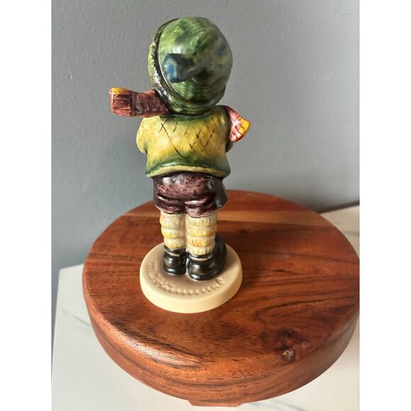 Listing: 1981 Goebel Hummel-Style Figurine – Collectors’ Club Exclusive No. 6 - Picture 4 of 7